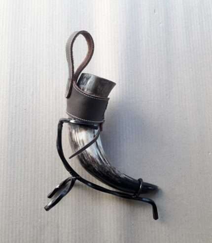 HR98 Drinking Horn with Iron Stand Black