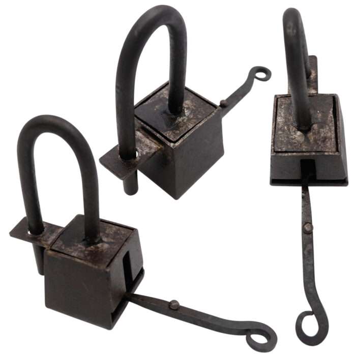 MRIronItem04f MRIronItem04 Replica of a Viking Padlock - Image 7