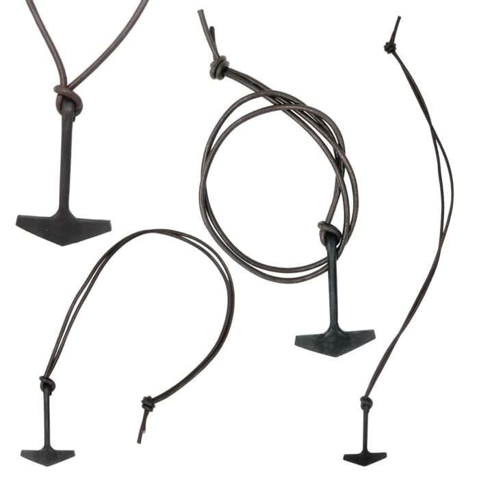 MRLT04e Medieval Locket with pure Leather Rope