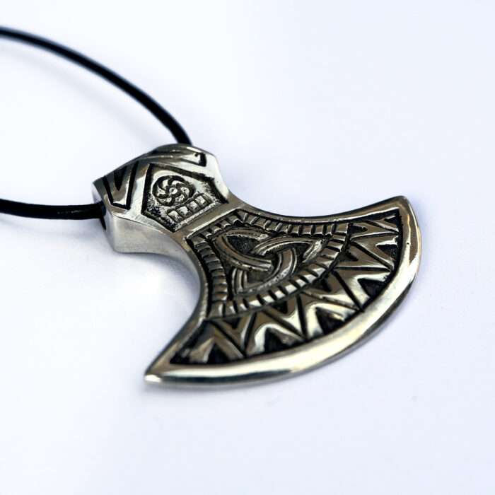 MRLT08 Medieval Locket with pure Leather Rope MRLT08 Medieval Locket with pure Leather Rope